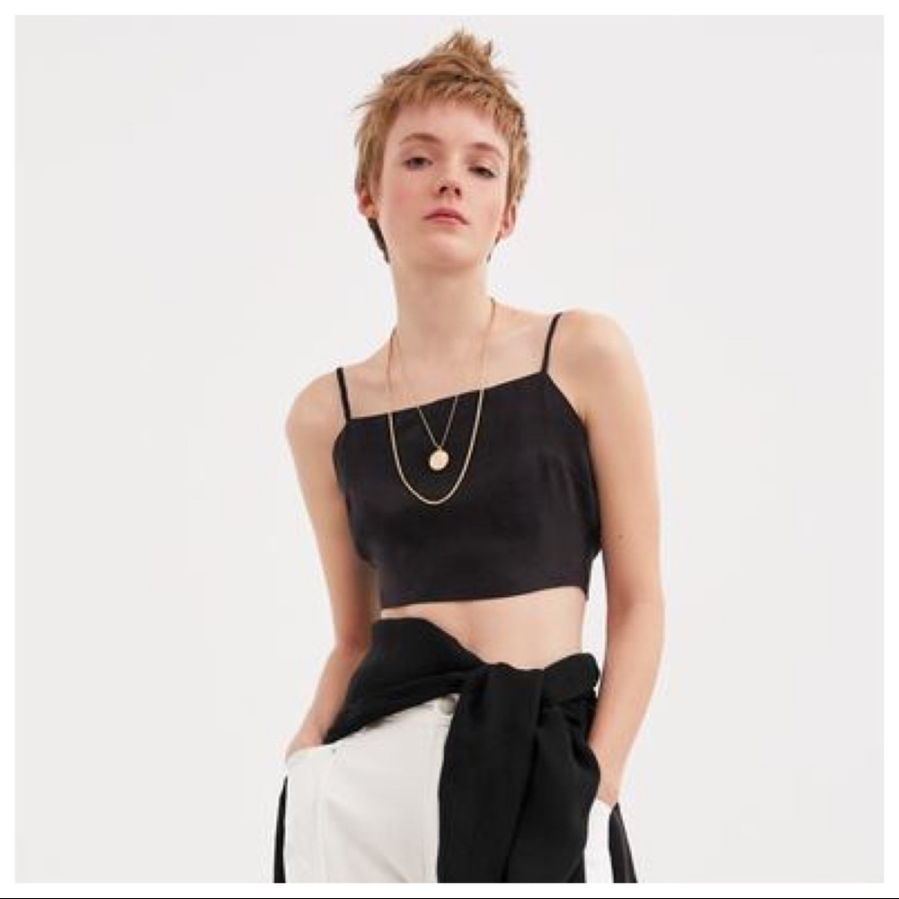 NWT. Zara Black Bow Crop Top. Size M-L.